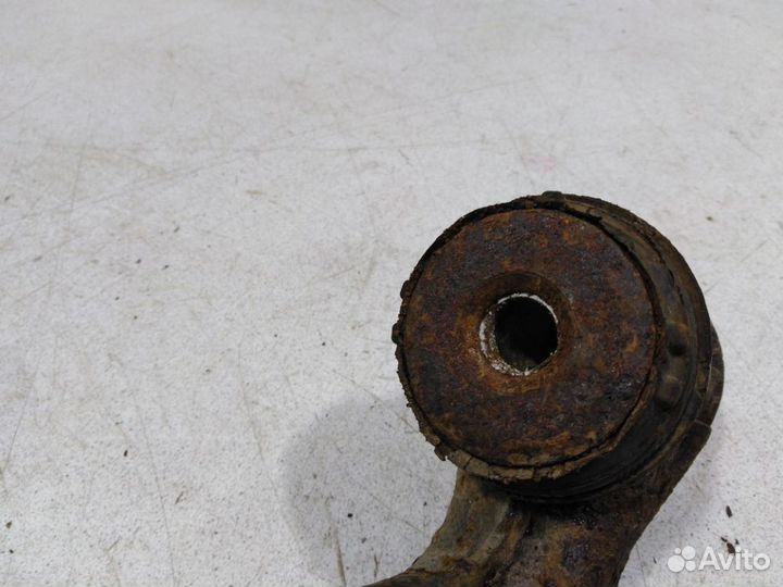 Рычаг передний правый нижний