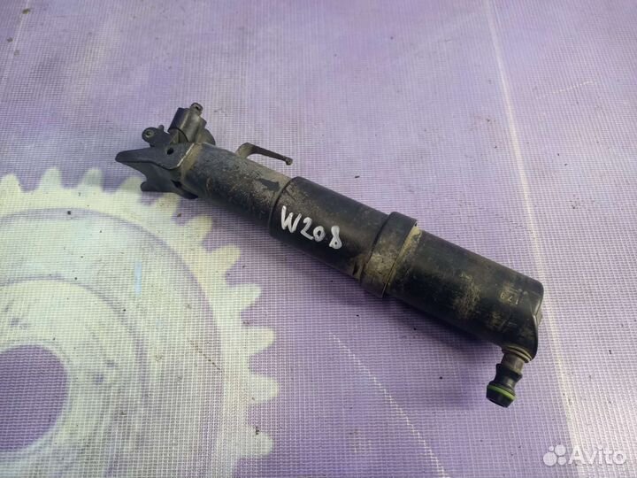 Форсунка омывателя фар Mercedes Benz W208