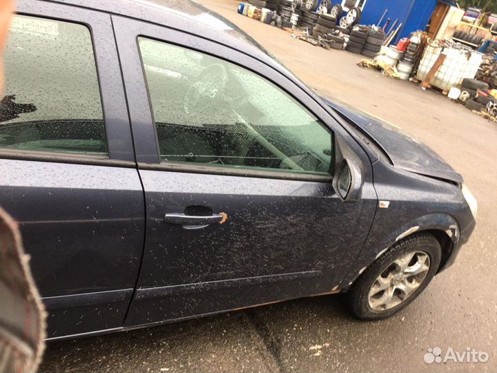 Опель Астра H седан робот 1.6 на разбор