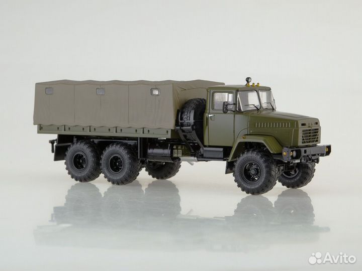 Коллекционная модель автомобиля краз-260