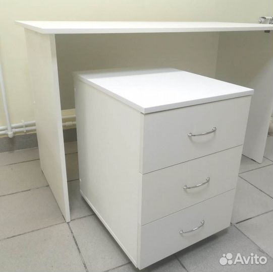 Тумба на колёсах выкатная офисная