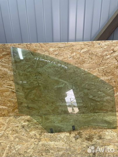 Переднее правое стекло citroen c4