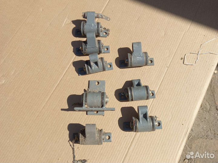 Петли для дверей