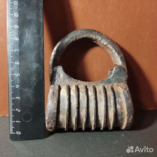 Старинный навесной замок