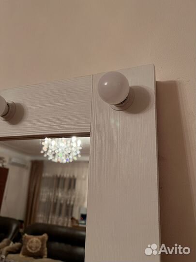 Напольное зеркало