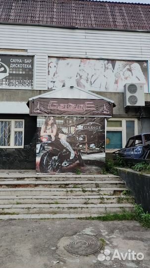 Гардеробщик в ночной клуб