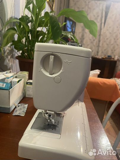 Швейная машина janome