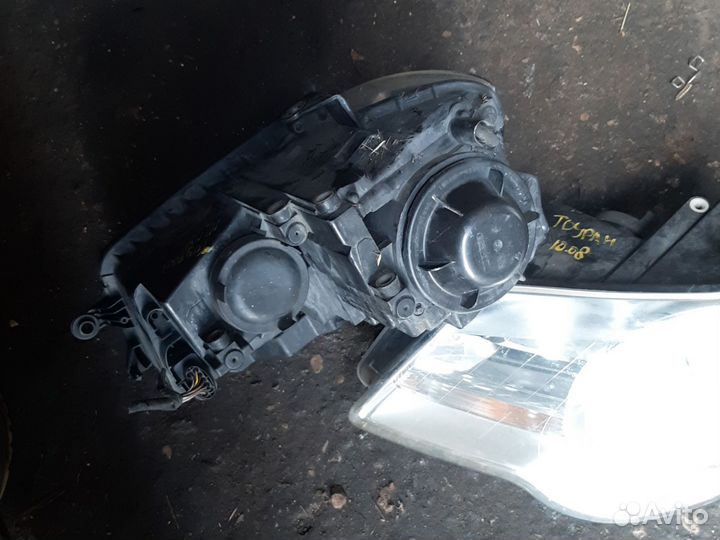 Фара Фольксваген Тоуран 1 рестайлинг