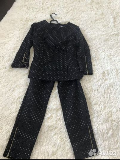 1) Костюм брючный Kosmika(40-42) 2 ) Костюм с юбко