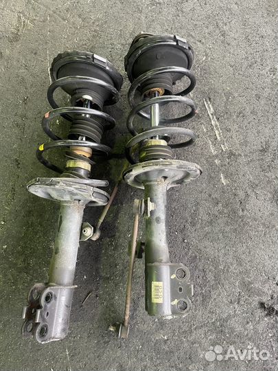 Амортизатор перед лево c Toyota Vista Ardeo ZZV50G