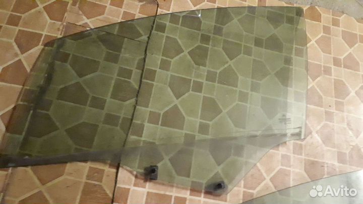 Стекло левой двери citroen c4