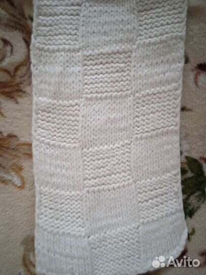 Два вязаных шарфа