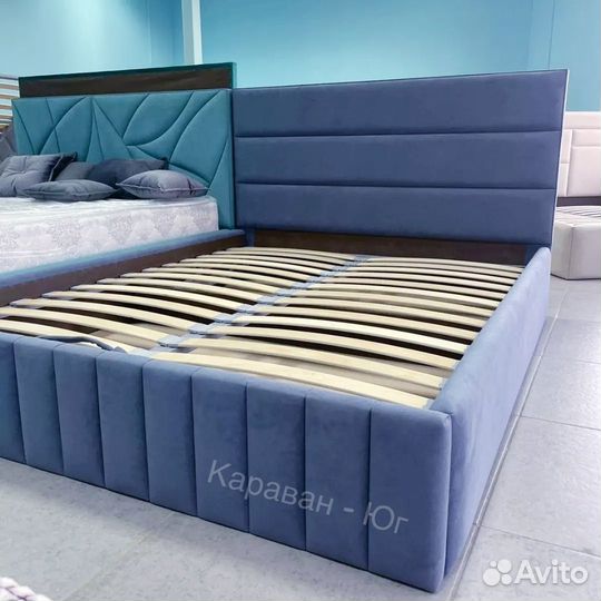 Кровать двуспальная