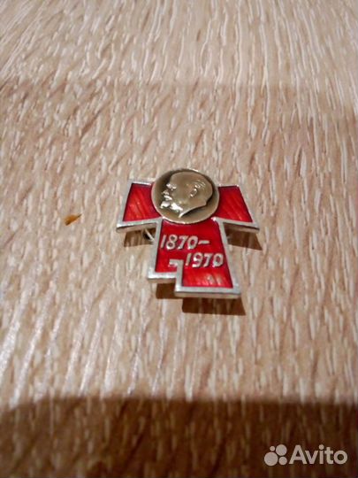 Продам значки