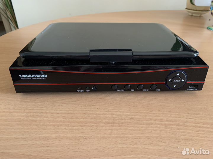 Видеорегистратор с поворотным цветным дисплеем