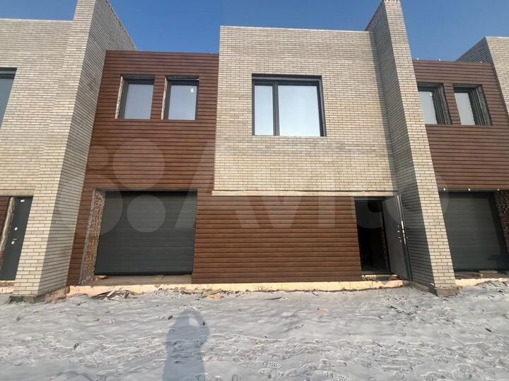 Дом 199 м² на участке 2,5 сот.