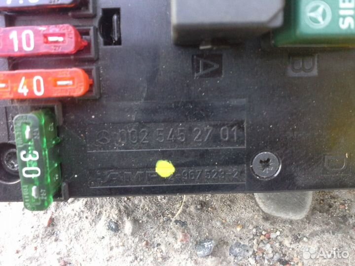 Блок реле и предохранителей Мерседес