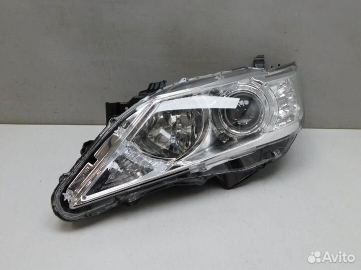 Фара левая Toyota Camry