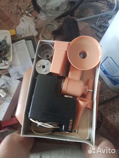 Электромясорубка бытовая шнековая рабочая