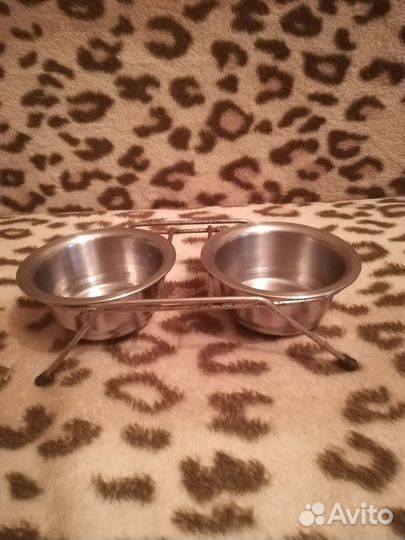 Кормушка для мелких пород собак, щенков,комбинезон