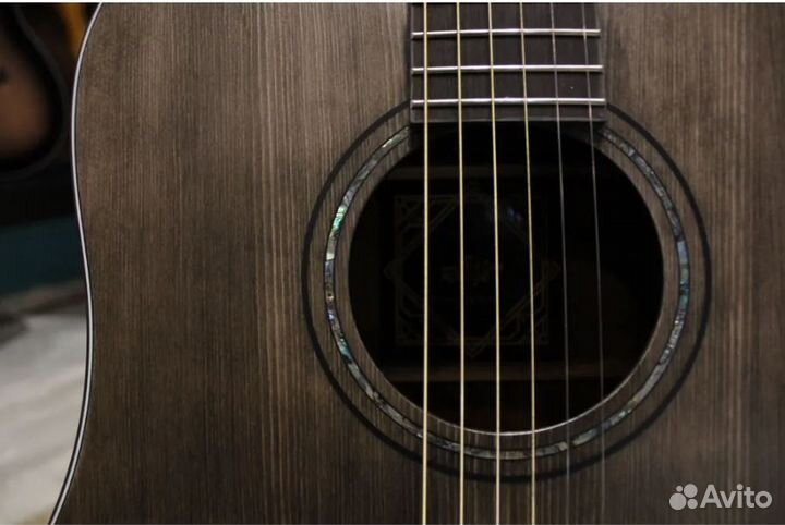 Акустическая гитара Baton Rouge с широким грифом