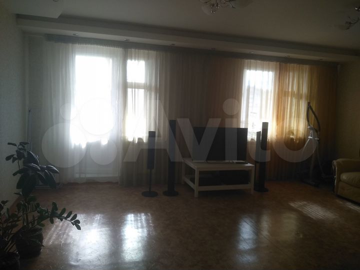 2-к. квартира, 90 м², 8/10 эт.