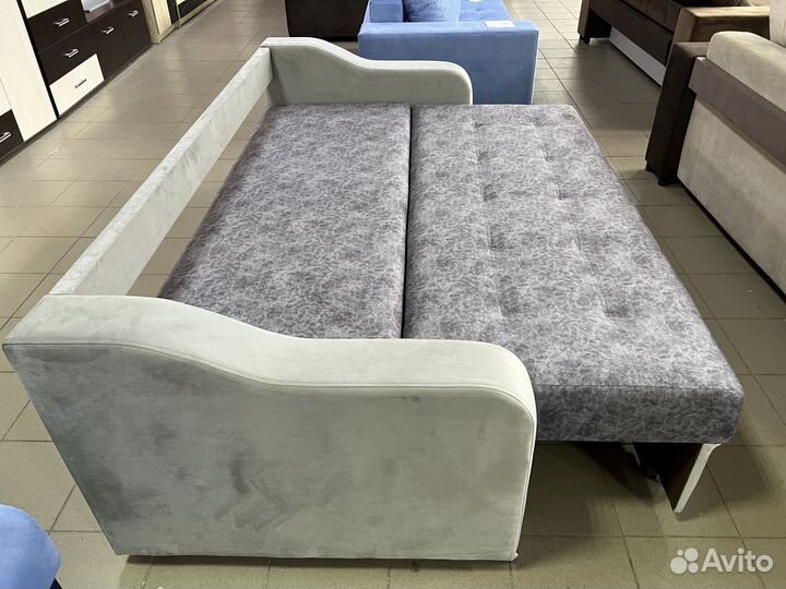 Диван уютный