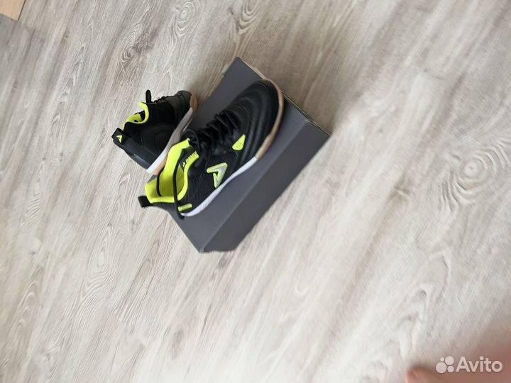 Кроссовки футзалки Новые Demix