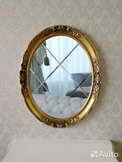 Зеркало овальное в красивой раме под бронзу