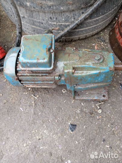 Мотор редуктор 220 /380