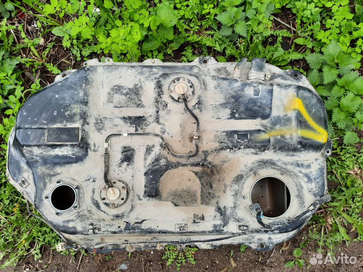 Бензобак mitsubishi outlander 1