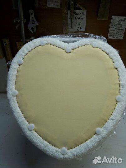 Продам пуфик в форме сердца