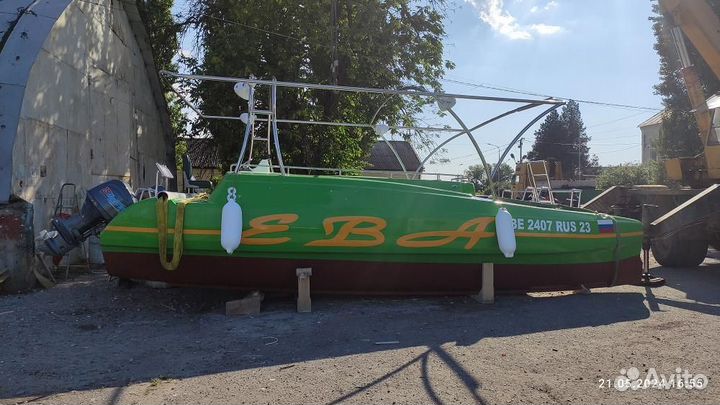 Кайман-800 катамаран прогулочный. Зелёный