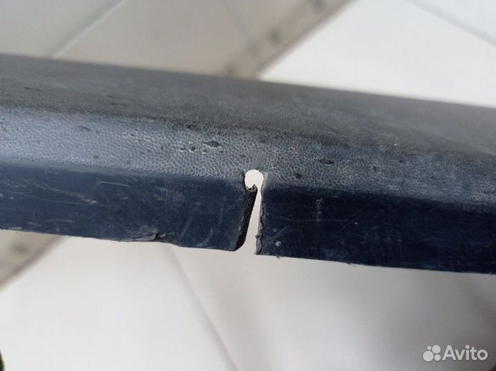 Молдинг двери передний правый Chevrolet Niva