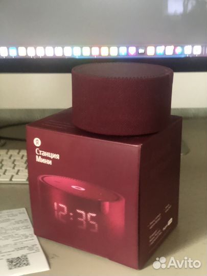 Умная колонка Яндекс Новая Станция Мини (с часами)