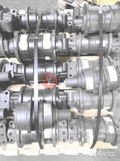 Каток поддерживающий Doosan DX225LCA K1037728