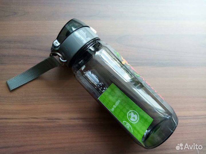 Бутылки для воды разные