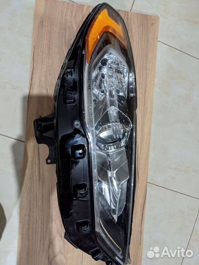 Фара передняя правая Ford Fusion North America