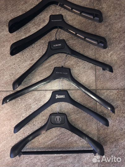 Брендовые плечики вешалки