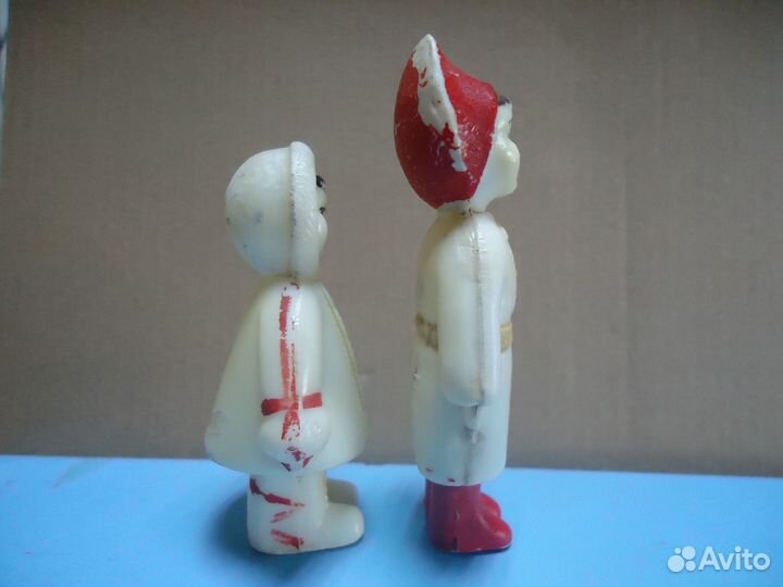 2-е Советские фигурки из колкого пластика