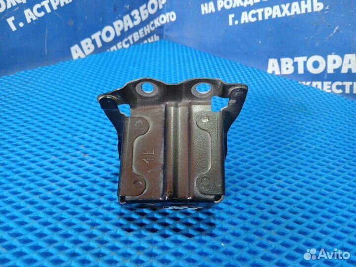 Кронштейн усилителя заднего бампера Toyota Mark X