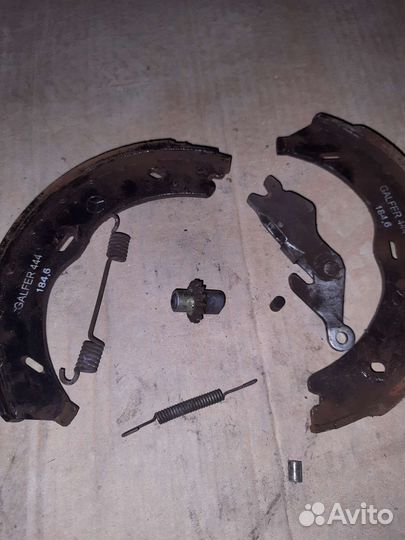 Колодки ручника на мерседес 639