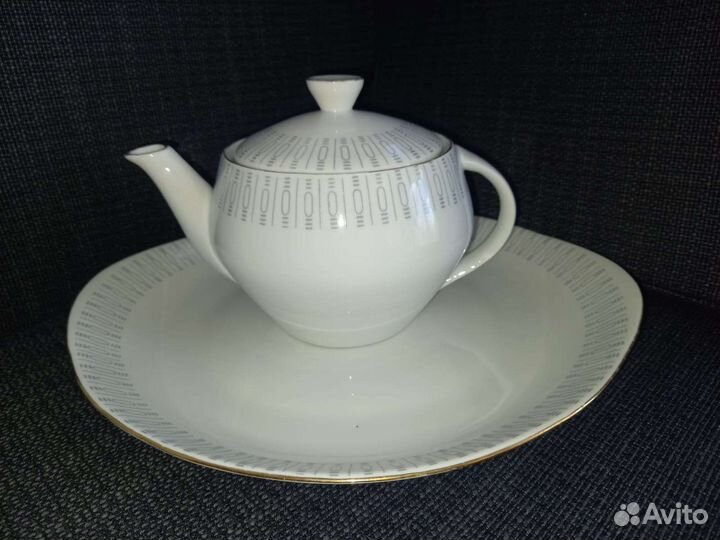 Чайник и блюдо фарфор, Польша 