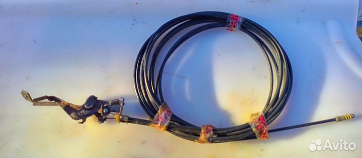 Трос багажника и бака