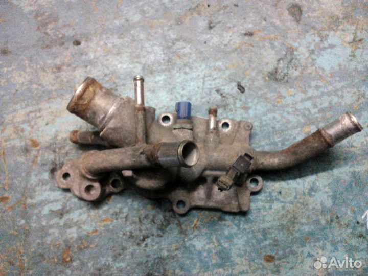 Корпус термостата Qashqai J 10 X-Trail двс 1.6