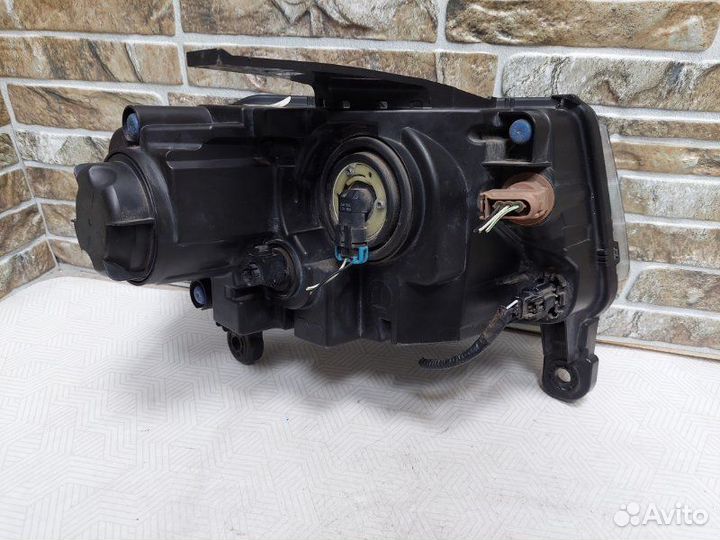 Фара левая Jeep Grand Cherokee