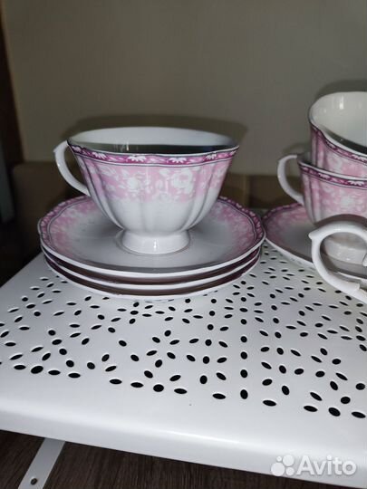 Чайные чашки с блюдцами