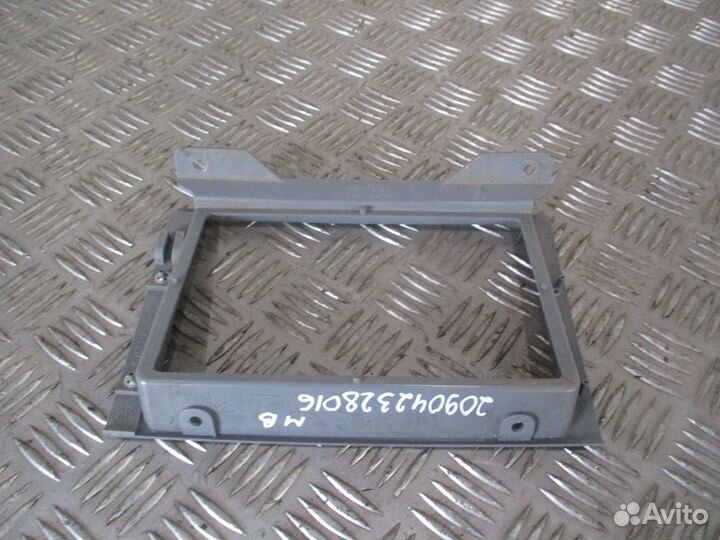 Накладка Mercedes-Benz A9438400051