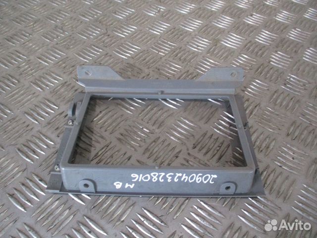 Накладка Mercedes-Benz A9438400051