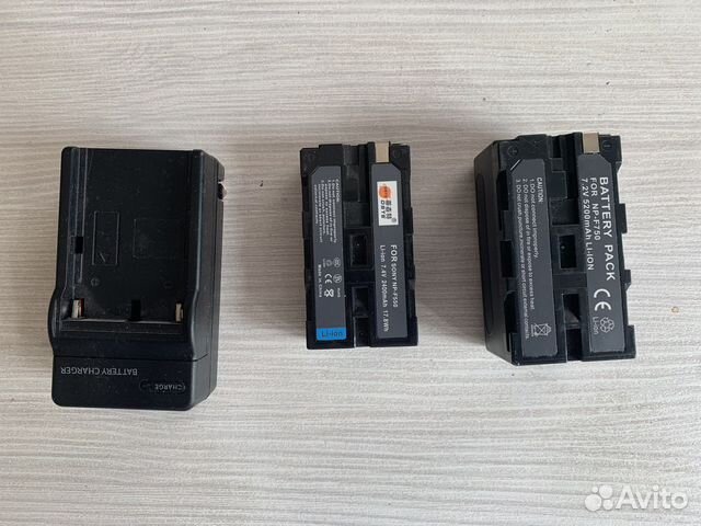 Аккумуляторы и зарядное на видеосвет